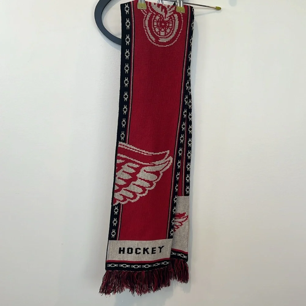 2012 Reebok Faceoff Collection NHL Detroit Redwings Winter Classic Scarf
